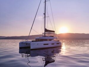 Heraklion: Dia Island Luxury Catamaran Cruise with Meal - The Lagoon 450F: roomy comfort for sea legs and sun time