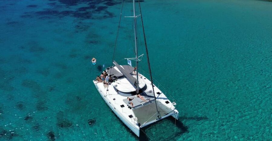 Heraklion: Dia Island Luxury Catamaran Cruise with Meal - Lunch on deck: Mediterranean comfort with real options