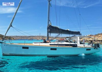 Heraklion: Dia Island Luxury Sailing Trip with Meal & Drinks - Sailing north toward Dia