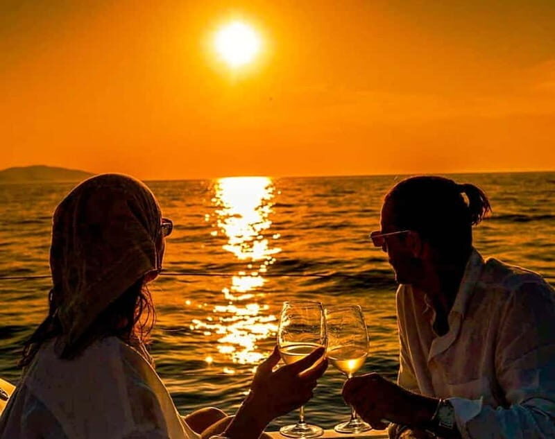 Heraklion: Dia Island Sunset Boat Tour with Dinner - Catamaran or Monohull: how boat choice affects your comfort