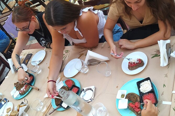Heraklion Family Treasure Hunt with Food Stop - Timing, walking conditions, and hot-weather planning