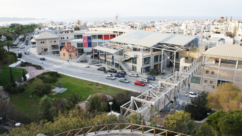 Heraklion: Family Zorba Treasure Hunt with Food Stop - How the smartphone game works