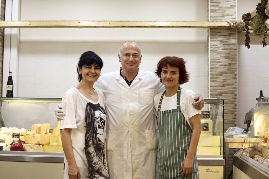 Heraklion: Food Tastings Walking Tour - Eleftherias Square meet-up and how the pace feels