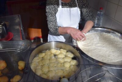 Heraklion: Gourmet Flavours Walking Tour - Bougatsa and kalitsounia bring a sweet start