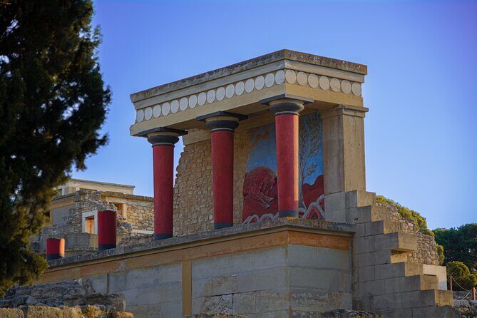 Heraklion Highlights: Knossos, Museum & Historic City Drive - Pickup, Comfort, and the Tech That Makes Long Sight Drives Bearable