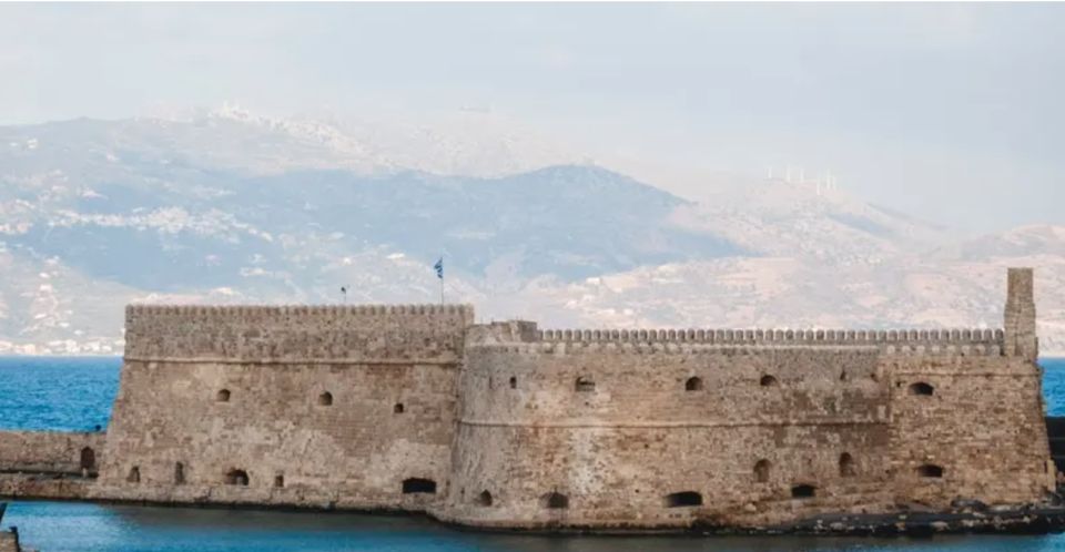 Heraklion: Hop-on Hop-off Open Top Bus Sightseeing Tour - Starting near the port and getting your bearings