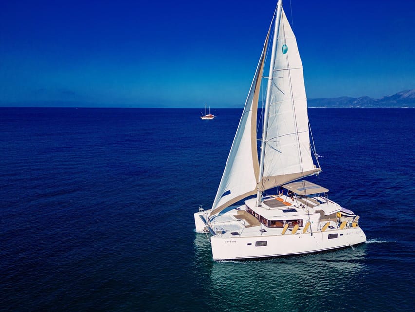 Heraklion: Private Catamaran Cruise to Dia with Meal & Drinks - Dia Island offers a quiet water stop