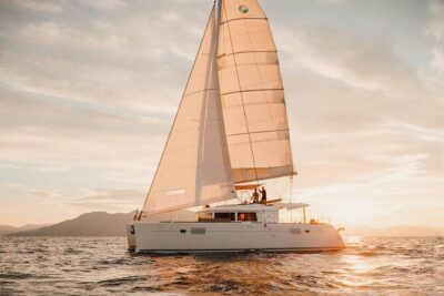 Heraklion: Private Catamaran Cruise to Dia with Meal & Drinks - The catamaran makes the trip feel personal
