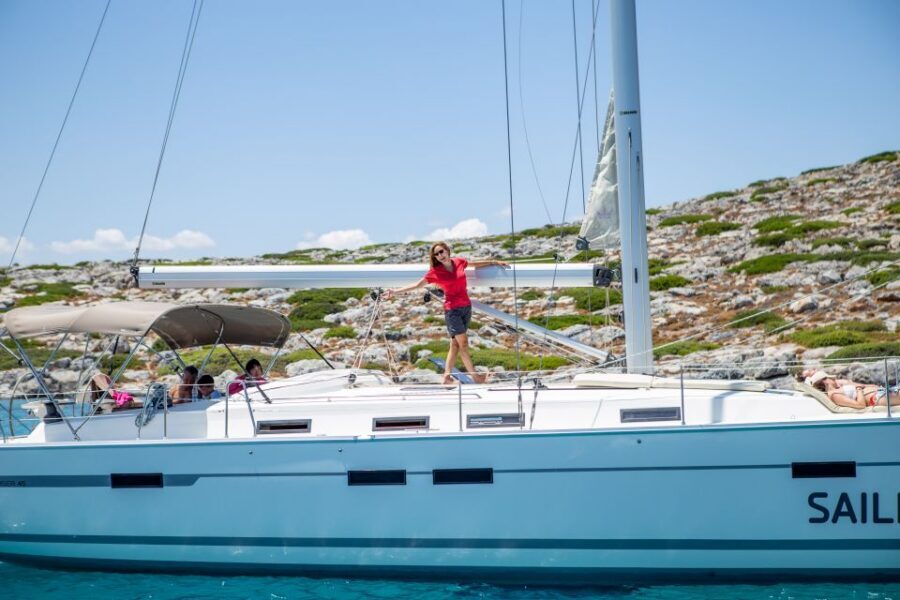Heraklion: Private Full-Day Sailing Trip to Dia Island - Lunch onboard and the wine-and-water break