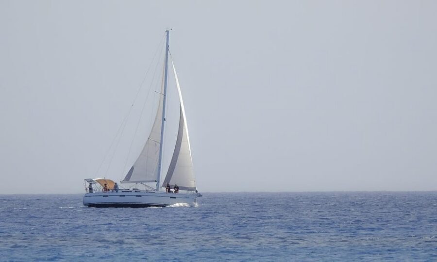 Heraklion: Sailing Cruise to Dia Island with Drinks and Meal - Onboard lunch and drinks: Greek flavors without the fuss