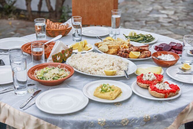Heraklion - Walking city tour with food tasting - Morosini Fountain and Lion’s Fountain: a great first photo, then you eat