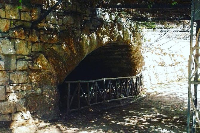 Highlights and Hidden Gems in Athens Walking Tour - What the guides add to the walk