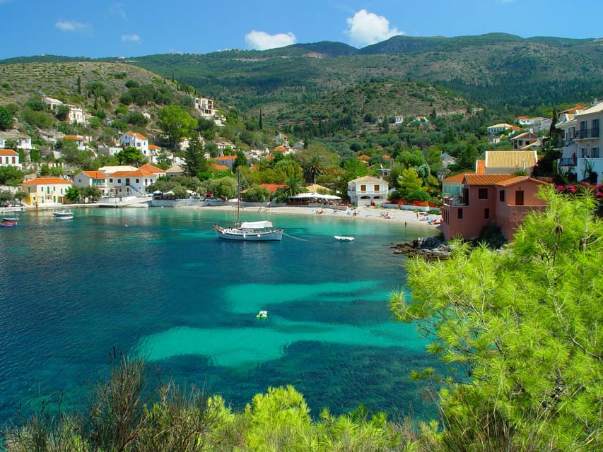 Highlights of Kefalonia - Assos Village in one useful hour