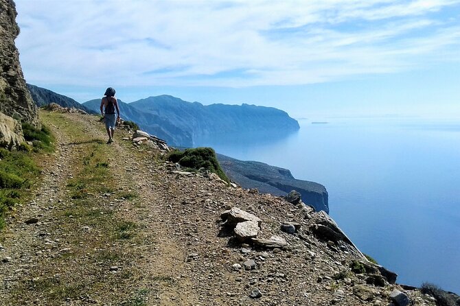 Hiking and Sightseeing Tour in Amorgos - Reading the stones at Asfontilitis
