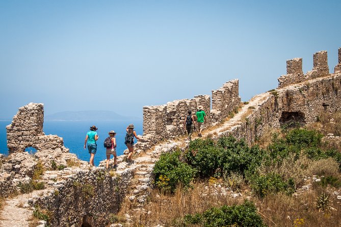 Hiking around Navarino Bay - Picnic food and the value of the price