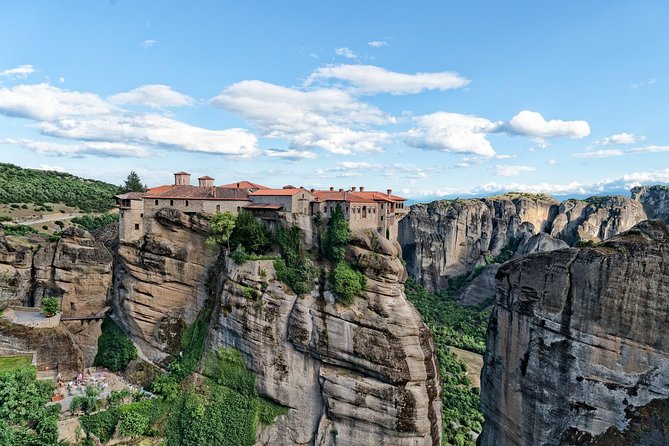 Hiking in magnificent Meteora - From Kastraki to the ruins of Pantokrator