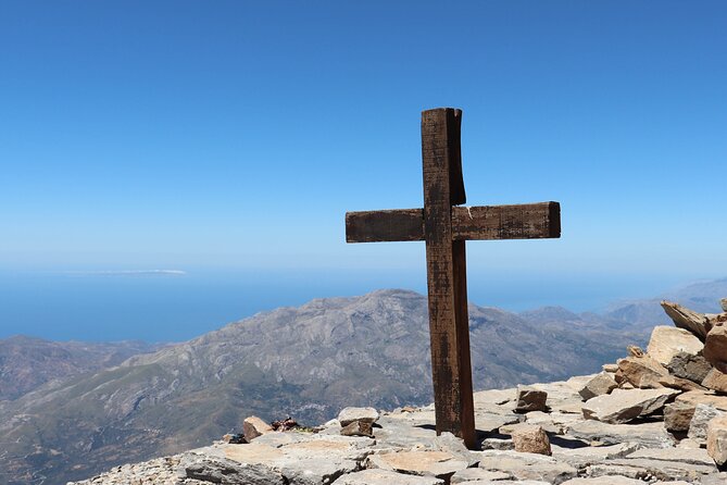 Hiking in Psiloritis Mountain (Ida Mt.) Crete - The descent deserves respect