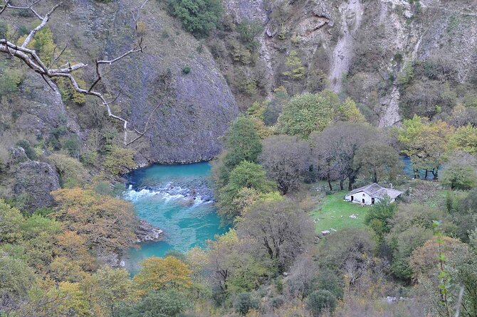 Hiking in Vikos Gorge - Finishing in Vikos village