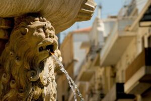 Hop-On Hop-Off Sightseeing Bus Tour in Heraklion - The city route: classic Heraklion, from avenue views to the Venetian fort