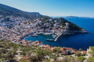 Hydra Island Day Tour with your Private Guide in the Most Cosmopolitan Island - Piraeus to Hydra by boat: the time-saver you’ll feel