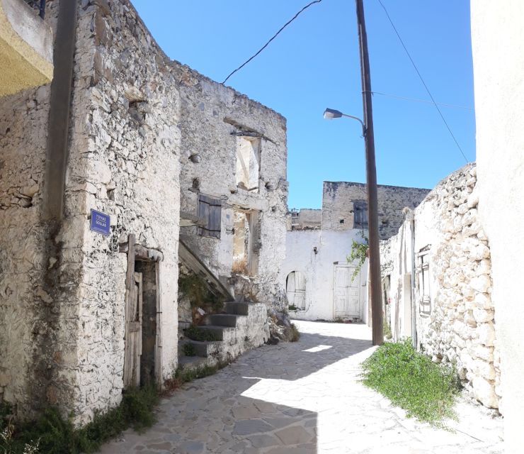 Ierapetra: Eastern Crete Nature Jeep Driving Tour - Setting out from Ierapetra toward the hills