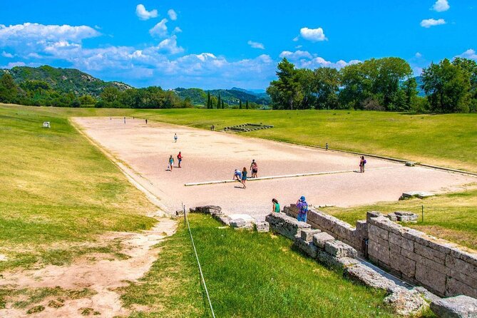 Indulge to the beauty of Greece with the 4 days Classical Greece private tour - Thermopylae and the return to Athens