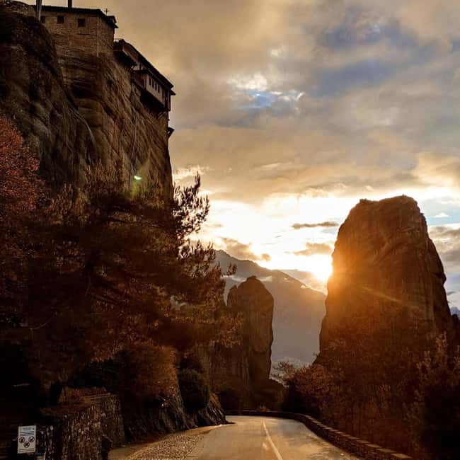 Kalabaka or Kastraki: Meteora Sunset Tour - Why a sunset tour works so well at Meteora