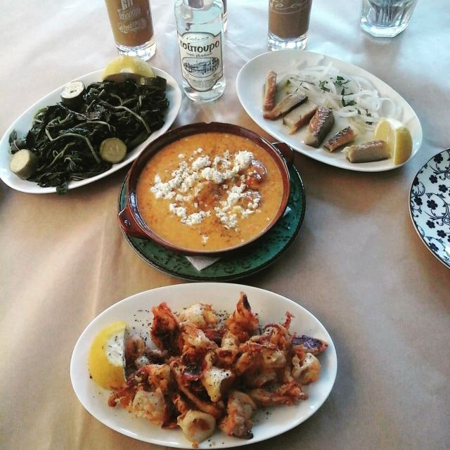 Kalamata: Food tour and Olive Oil Tasting with Light Lunch - Local wine from Fokiano to Moschofilero