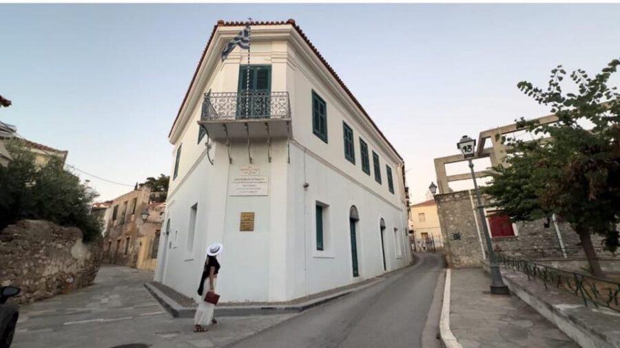 Kalamata : Historical Gossip Tour - Practical tips: shoes, heat, and who this tour fits best