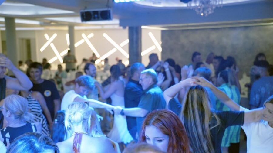 Kamari: Greek Show, Buffet Dinner, and Drinks at Dimitris - The Music and Dance Performance: Bouzouki, Violin, Zorba, and Syrtaki