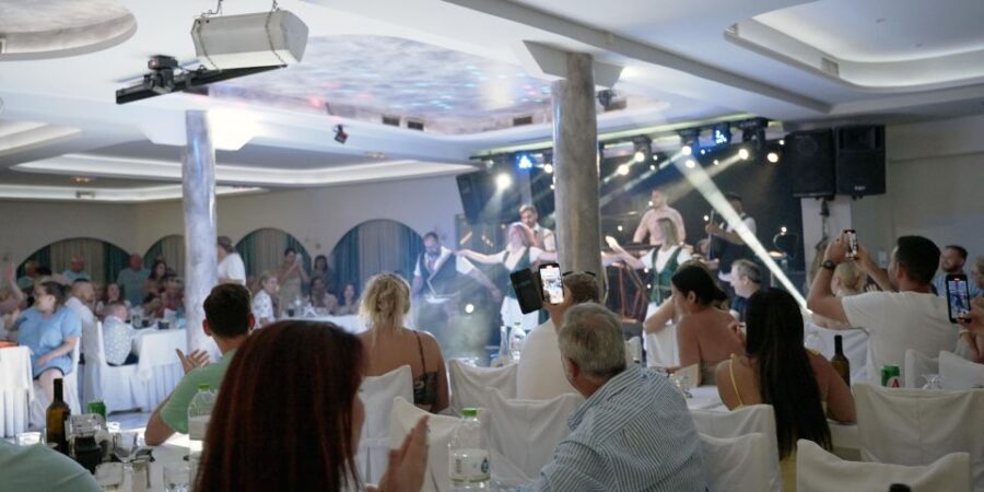 Kamari: Greek Show, Buffet Dinner, and Drinks at Dimitris - Who Should Book This Greek Night and Who Might Want to Skip It