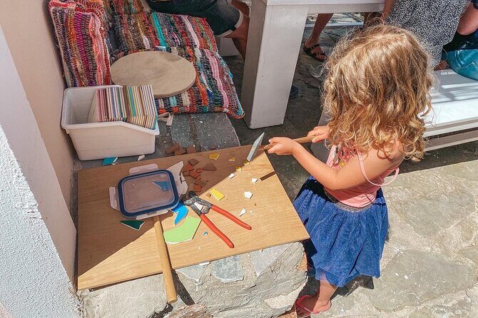 Karpathos Creative Workshop for Mosaic in the vineyard - What you take home: wooden plate now, grout finish later