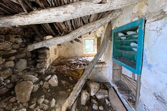 Karpathos Lastos mountain Hike with guide - A Morning Off the Grid Above Pigadia