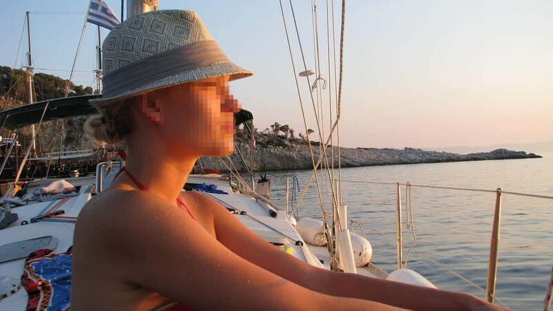 Kassandra: West Sithonia Coves and Islets Sailboat Tour - Stop 1: Kelyfos (Helonas) and the rocky-bottom snorkel show