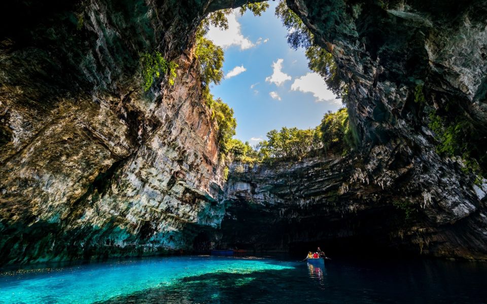 Kefalonia Highlights Robola Winery, Melissani & Fiscardo - Drogarati Cave and its 150 steep steps