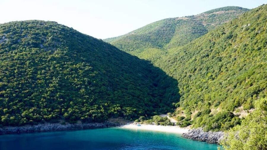 Kefalonia: Island Highlights Bus and Boat Tour with Lunch - Myrtos Beach Photo Stop: The Iconic White Pebbles Moment
