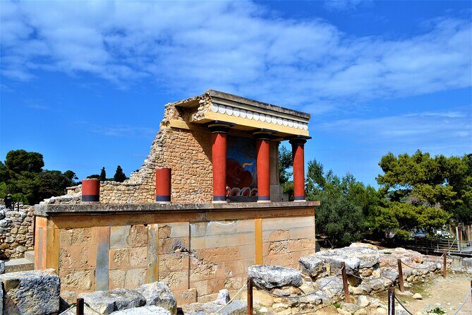 Knossos & Archaeological Museum Shared Guided Tour from Chania - Chania to Knossos: a day trip built around getting there