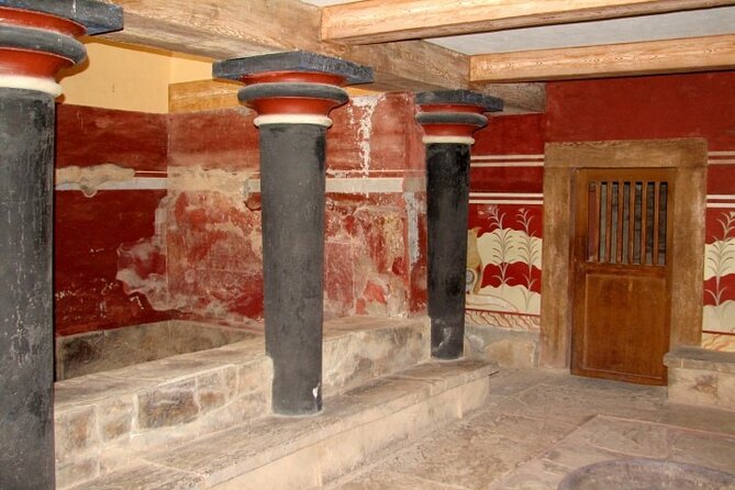 Knossos & Heraklion City Day Tour from Rethimno - Reaching Knossos from Rethimno