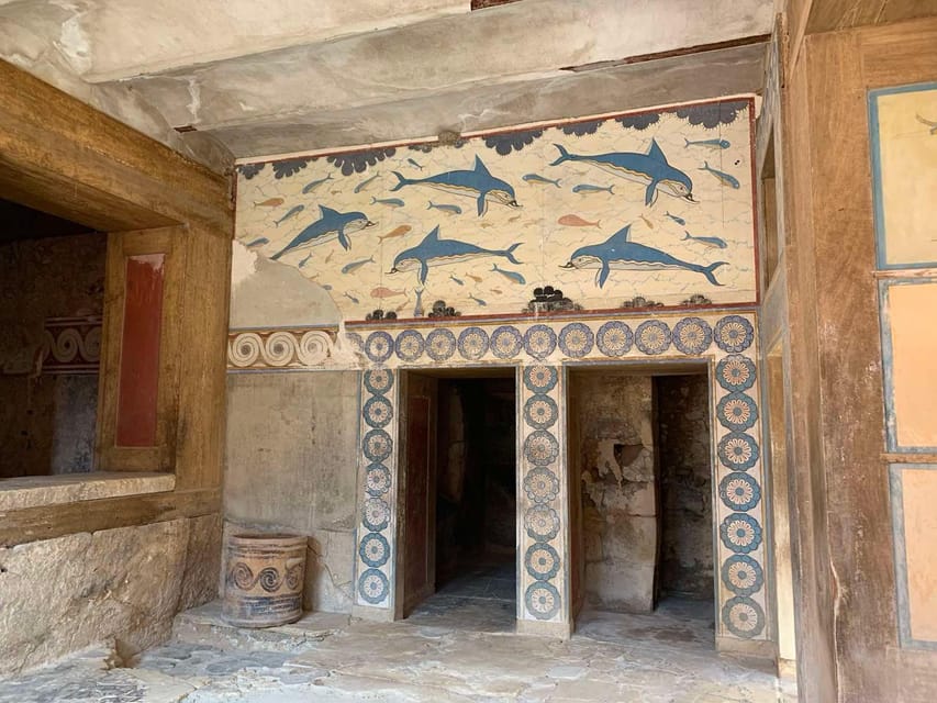 Knossos: Labyrinth of Knossos Skip-the-Line Walking Tour - Meeting your guide beside the entrance