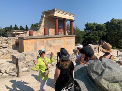 Knossos: Labyrinth of Knossos Skip-the-Line Walking Tour - The first palace and the great rebuilding