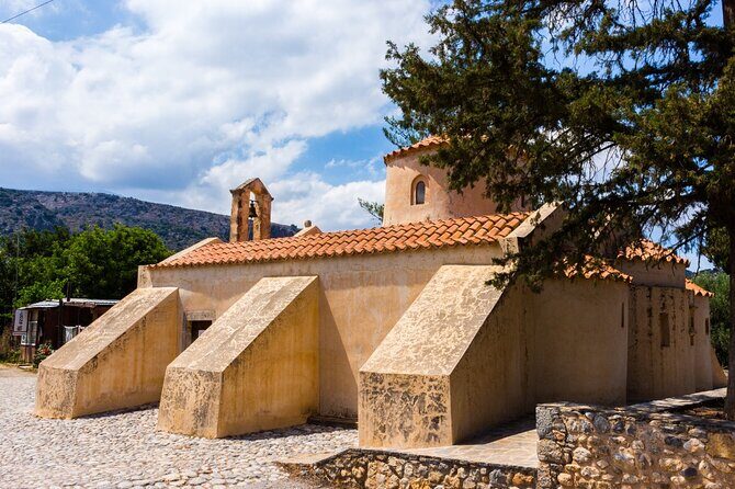 Knossos, Lasithi, Zeus Cave & Olive Mill Farm Combo Tour - Krasi Village: The Plane Tree and Springs Pause