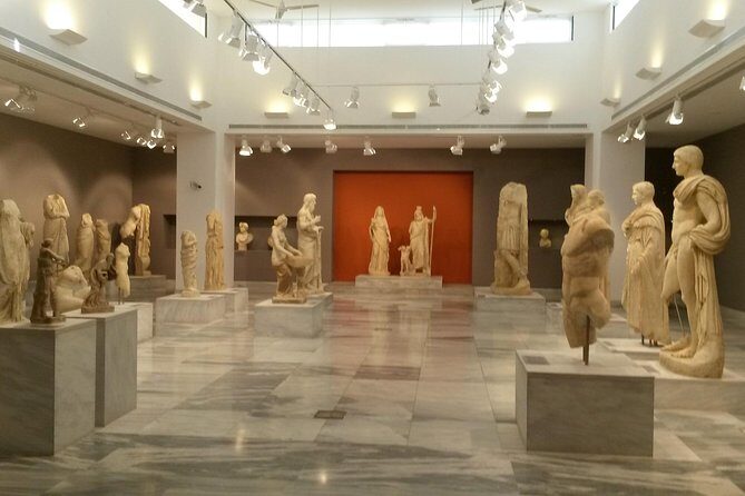Knossos Palace and Arch. Museum of Heraklion Tour - Entering Knossos with skip-the-line access and guided context