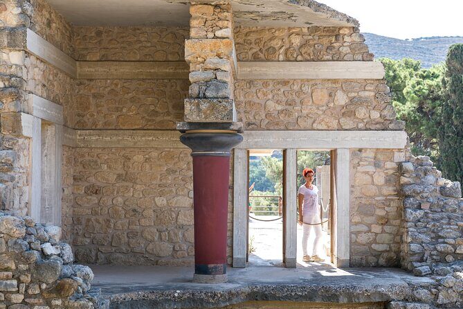 Knossos Palace and Arch. Museum of Heraklion Tour - The practical gap: you handle getting from Knossos to the museum