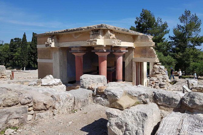 Knossos Palace and Pottery experience (Luxury Adventure) - Lunch, water, and the little comforts that add up