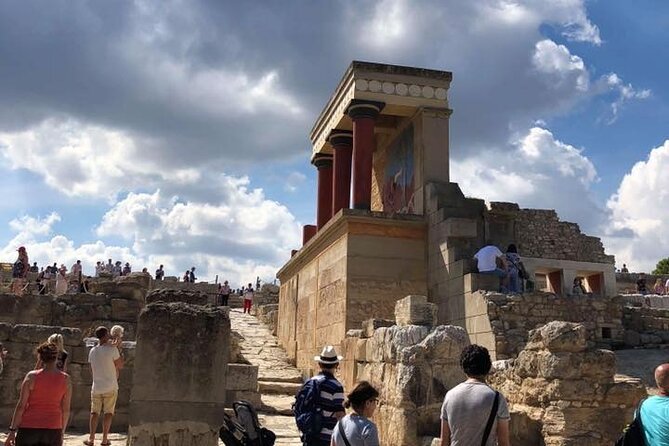 Knossos Palace ( Private Guided Tour ) - What the guides add to the experience