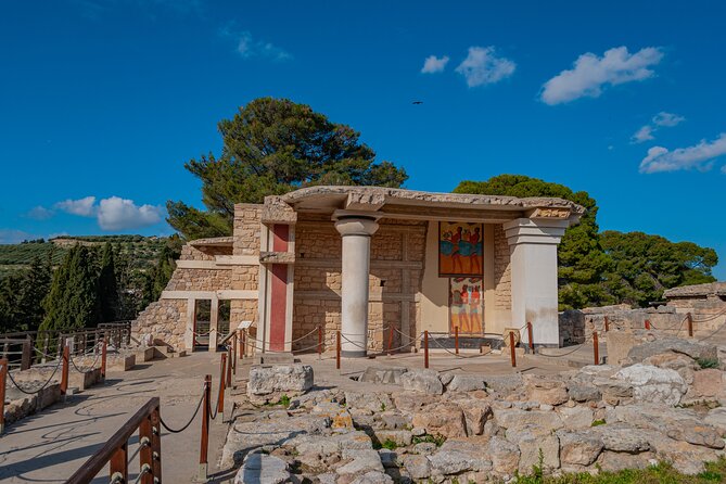 Knossos Palace Private Walking Tour - The guide’s style and the family factor