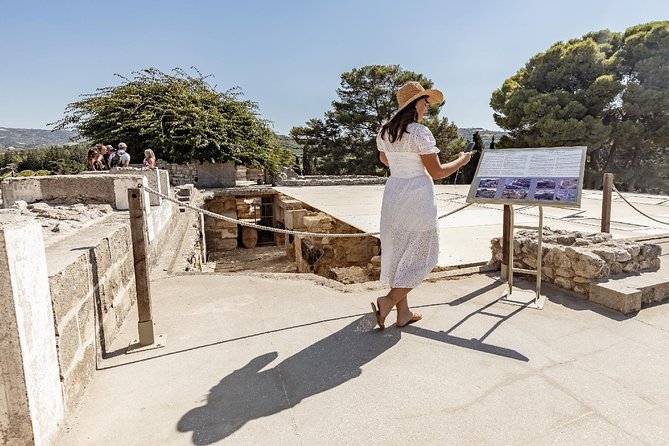 Knossos Palace: Self-Guided Audio Tour on your Phone (without ticket) - A flexible visit, but not a guided tour