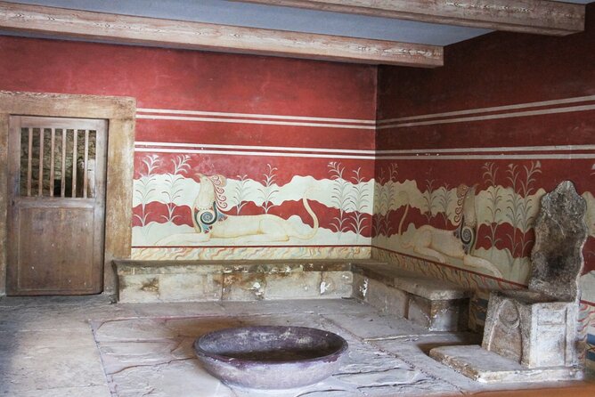 Knossos Palace Self-Guided Treasure Hunt & Tour - Ending at the Horns of Consecration