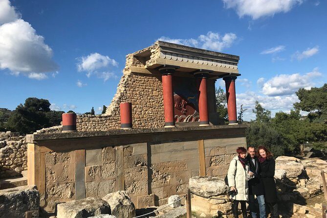 Knossos Palace Tour with Transfer & Skip-the-Line Entry Ticket - The guide effect: when archaeologists tell the story better