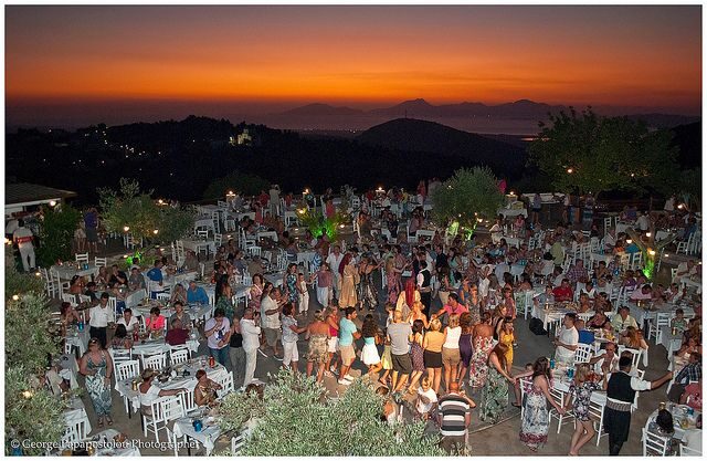 Kos: Greek Dinner with Music, Dancing, and Unlimited Wine - Unlimited House Wine: How It Works and How to Pace It